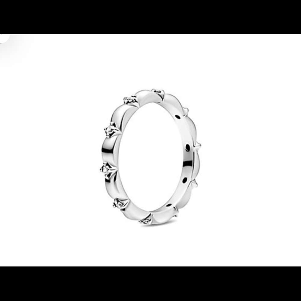NWOT Pandora Flower Petals Band Ring